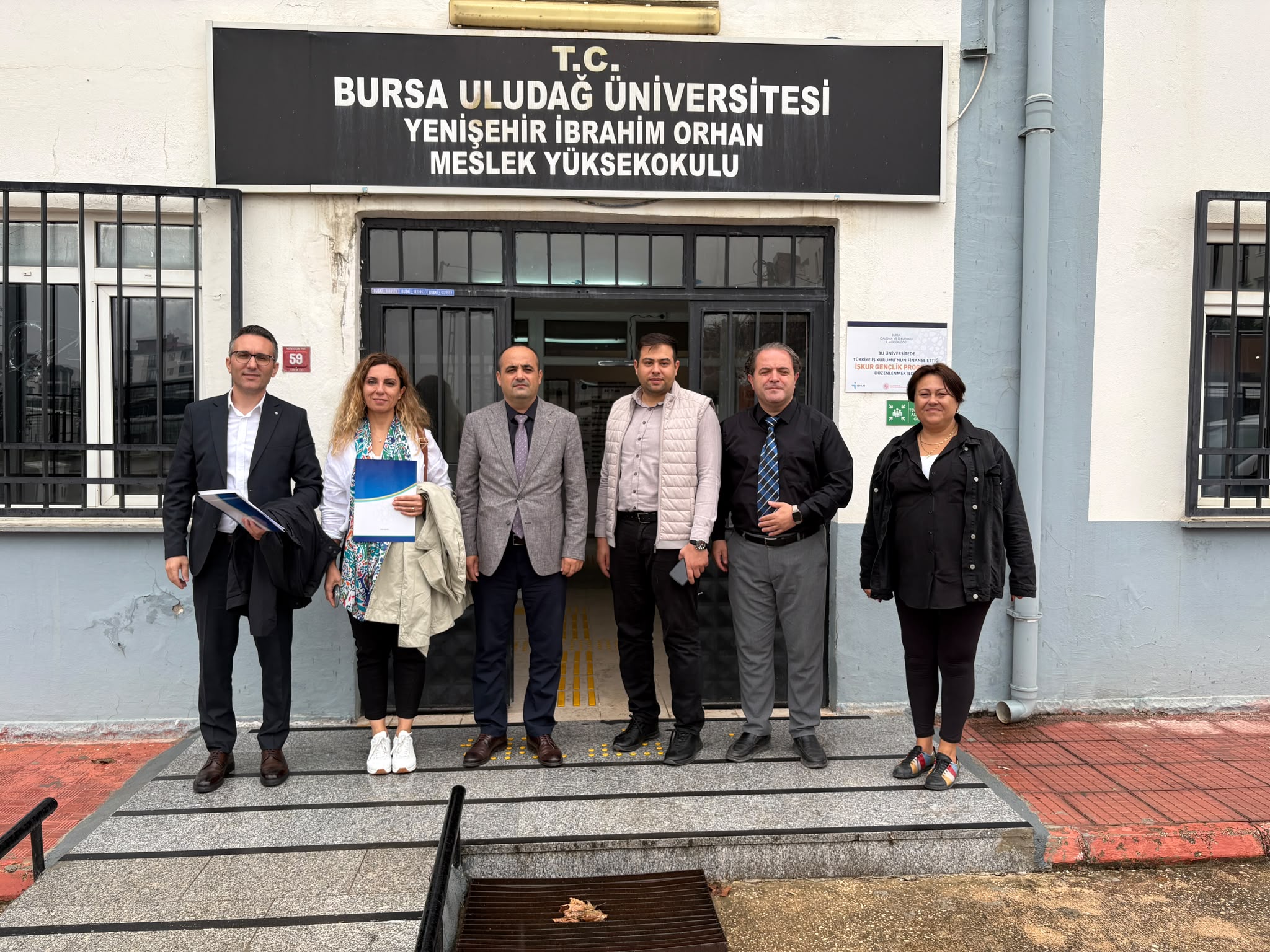 Yüksekokul Öğrencilerimize " E- Kütüphane Üyeliği ve Elektronik Kaynakların Kullanılması" Eğitimi verildi.